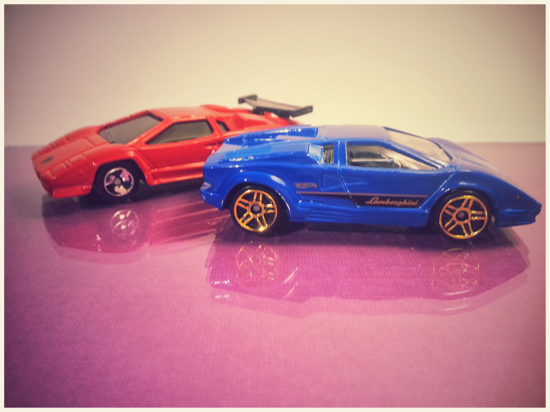 Illustration for article titled Lamborghini Countach: Hot Wheels vs Maisto (Diecast Review)